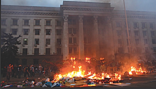 The House of Trade Unions, a very large six-story building, on fire and surrounded by people. 